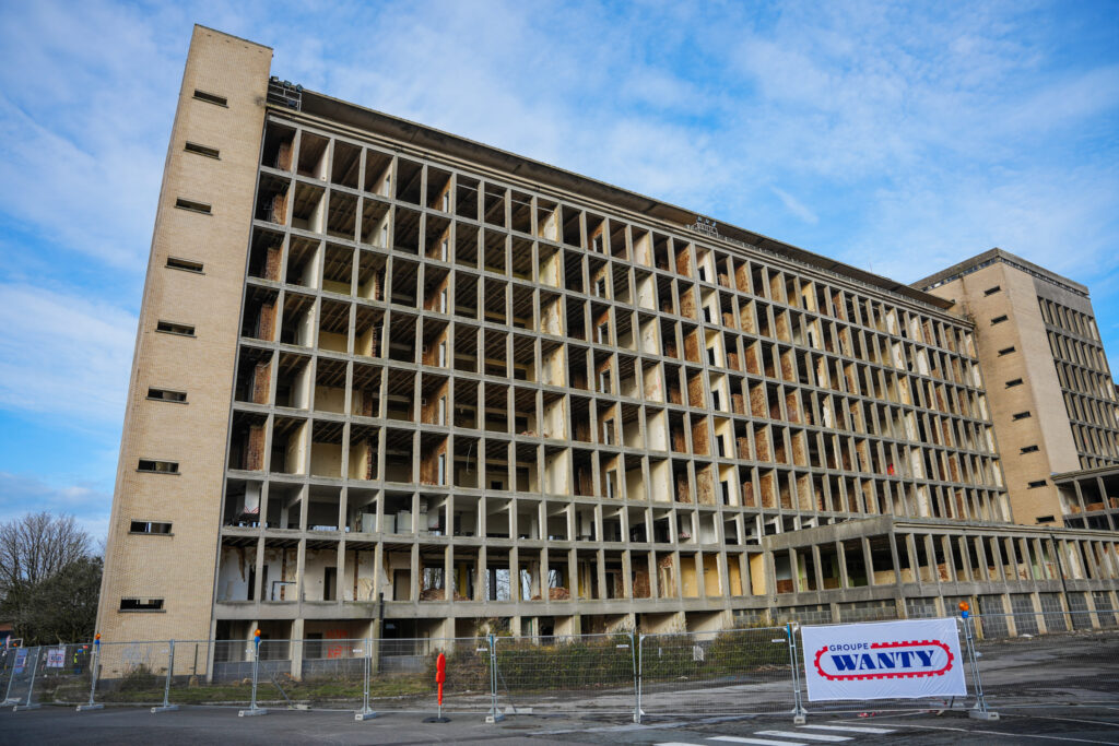 Déconstruction du Rayon de soleil à Montigny-le-Tilleul